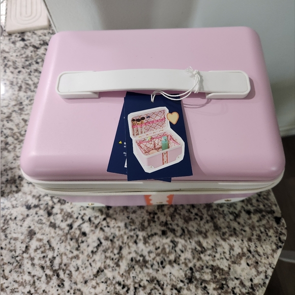 Roller Rabbit + Target Vanity Case - Picture 4 of 6